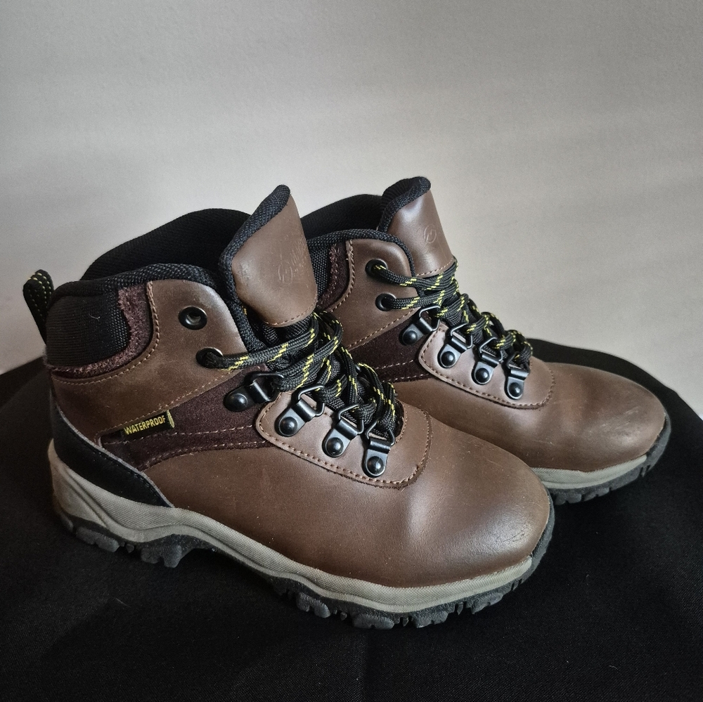 Shoes - Picture 2 of 4